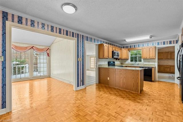 1616 Heathcliff Road, High Point, NC 27262