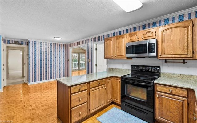 1616 Heathcliff Road, High Point, NC 27262