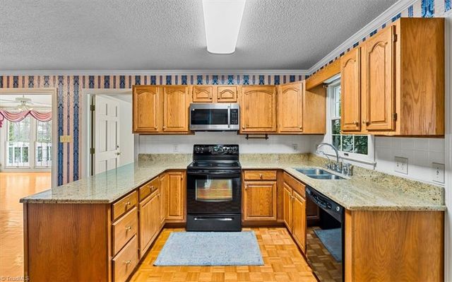 1616 Heathcliff Road, High Point, NC 27262