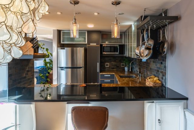 129 Essex St 8, Salem, MA 01970