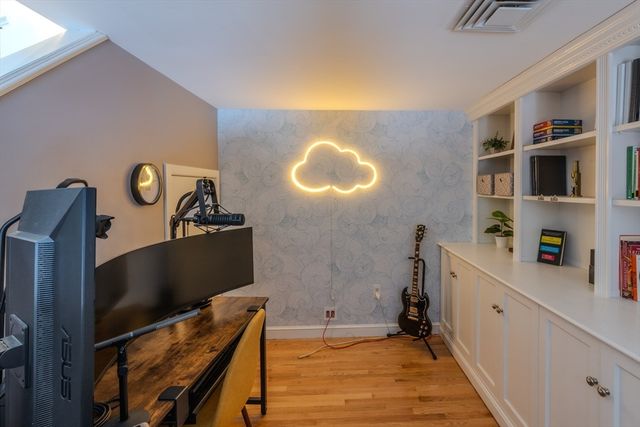 129 Essex St 8, Salem, MA 01970