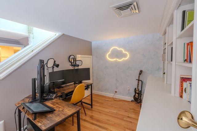 129 Essex St 8, Salem, MA 01970