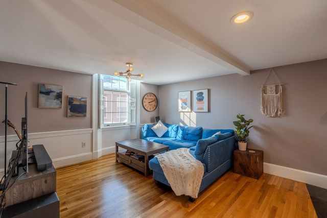 129 Essex St 8, Salem, MA 01970