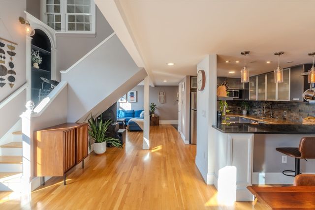 129 Essex St 8, Salem, MA 01970