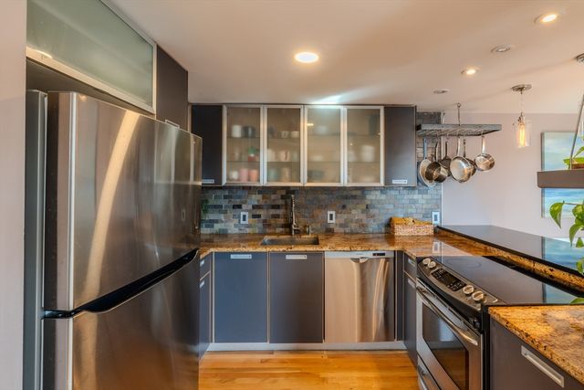 129 Essex St 8, Salem, MA 01970