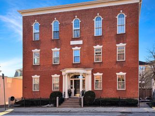 129 Essex St 8, Salem, MA 01970