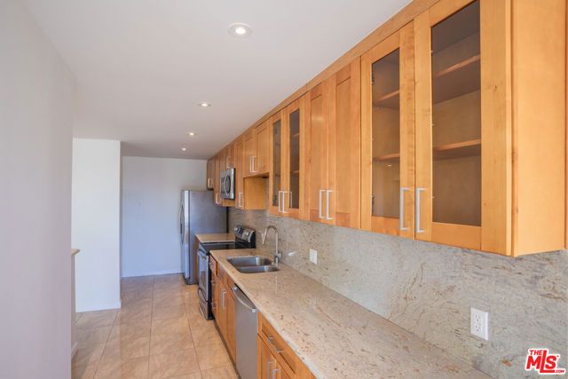 403 N Oakhurst Drive 303, Beverly Hills, CA 90210