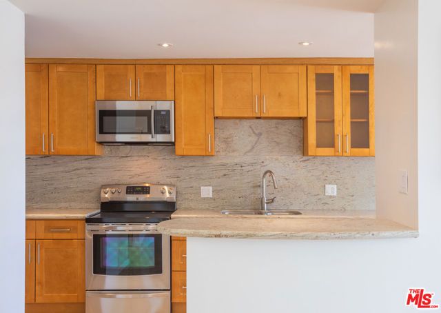 403 N Oakhurst Drive 303, Beverly Hills, CA 90210