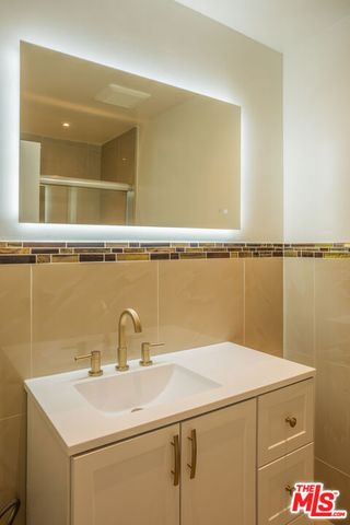 403 N Oakhurst Drive 303, Beverly Hills, CA 90210