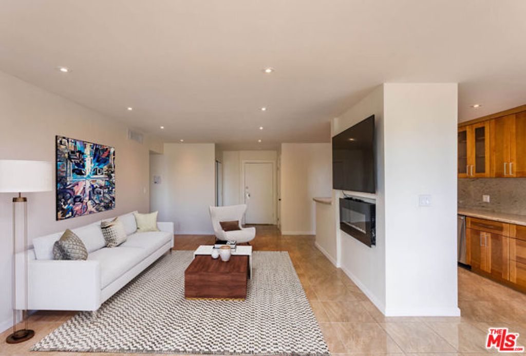 403 N Oakhurst Drive 303, Beverly Hills, CA 90210