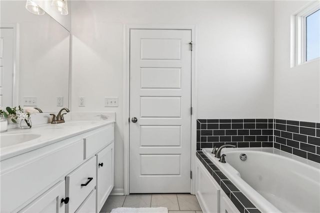 1012 Poplar Lane, Liberty, MO 64068