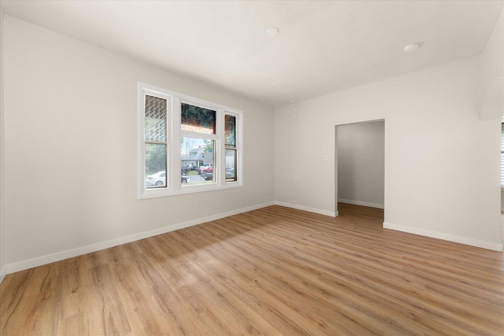 417/419 E MONTGOMERY Ave, Spokane, WA 99207 photo 4
