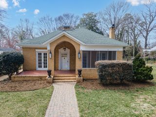 333 7th Street NW, Hickory, NC 28601