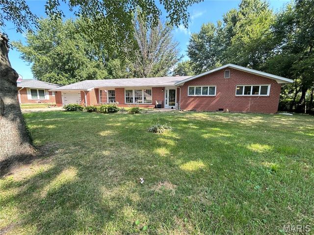 515 W James Boulevard, St James, MO 65559