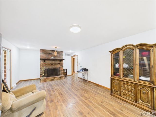 515 W James Boulevard, St James, MO 65559