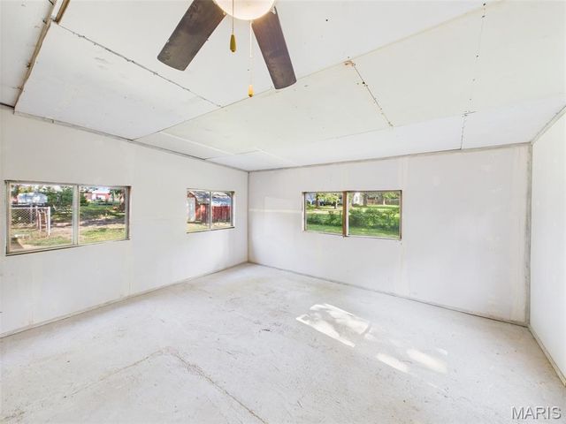 515 W James Boulevard, St James, MO 65559