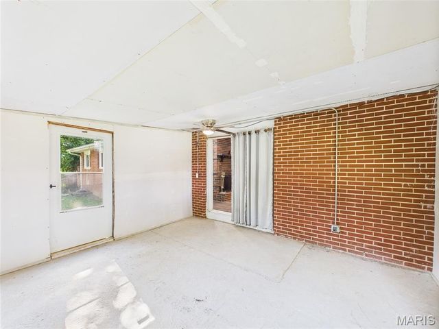 515 W James Boulevard, St James, MO 65559