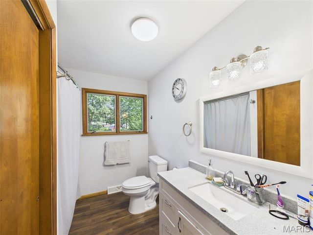 515 W James Boulevard, St James, MO 65559