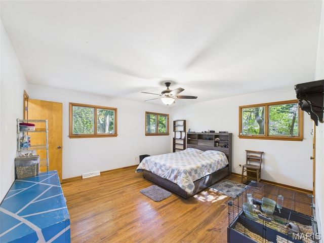 515 W James Boulevard, St James, MO 65559