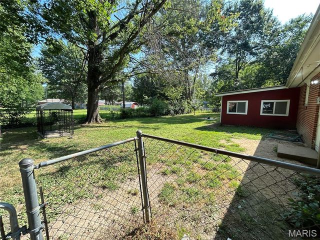 515 W James Boulevard, St James, MO 65559