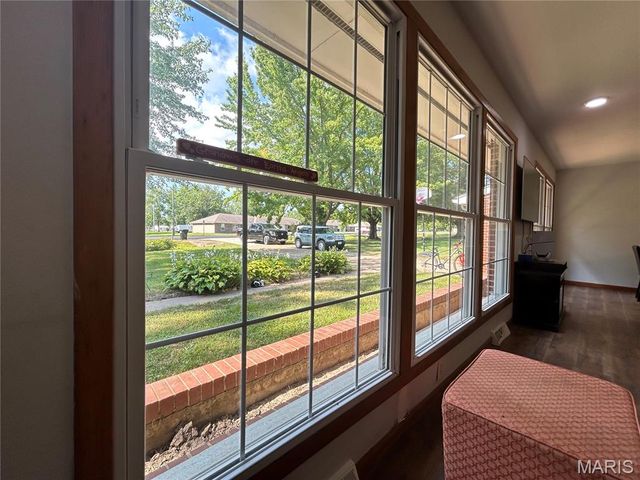 515 W James Boulevard, St James, MO 65559