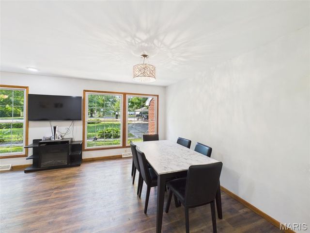 515 W James Boulevard, St James, MO 65559