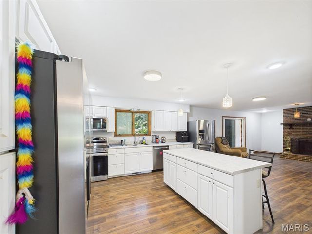 515 W James Boulevard, St James, MO 65559