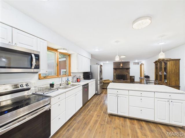 515 W James Boulevard, St James, MO 65559