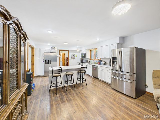 515 W James Boulevard, St James, MO 65559