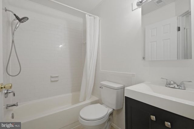 2832 CHABLIS CIR, Woodbridge, VA 22192