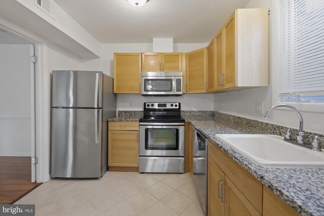2832 CHABLIS CIR, Woodbridge, VA 22192