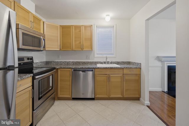 2832 CHABLIS CIR, Woodbridge, VA 22192