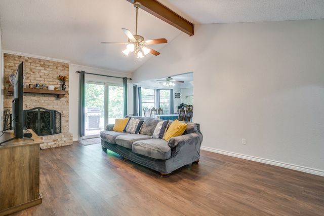 529 Jayellen Avenue, Burleson, TX 76028