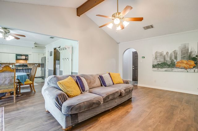 529 Jayellen Avenue, Burleson, TX 76028