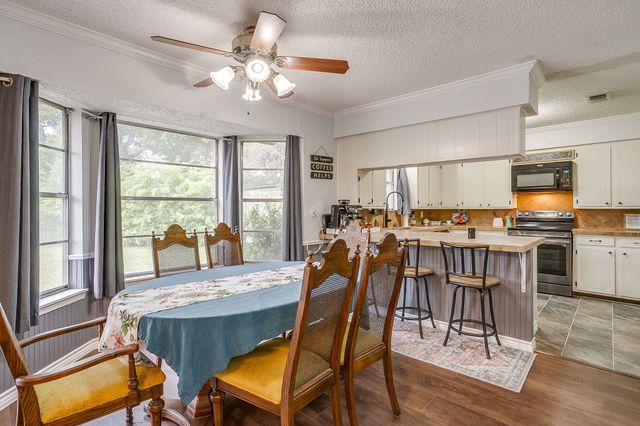 529 Jayellen Avenue, Burleson, TX 76028