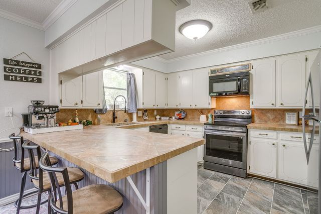 529 Jayellen Avenue, Burleson, TX 76028