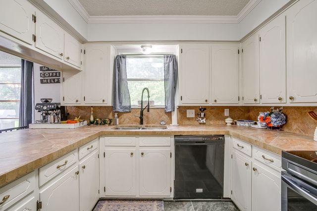 529 Jayellen Avenue, Burleson, TX 76028