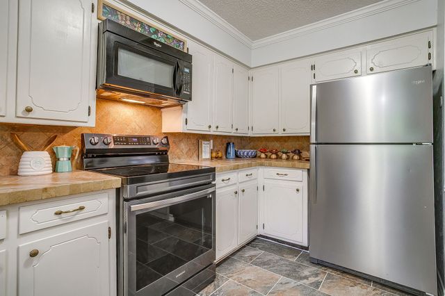 529 Jayellen Avenue, Burleson, TX 76028