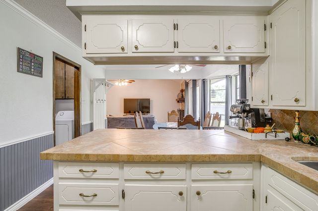 529 Jayellen Avenue, Burleson, TX 76028