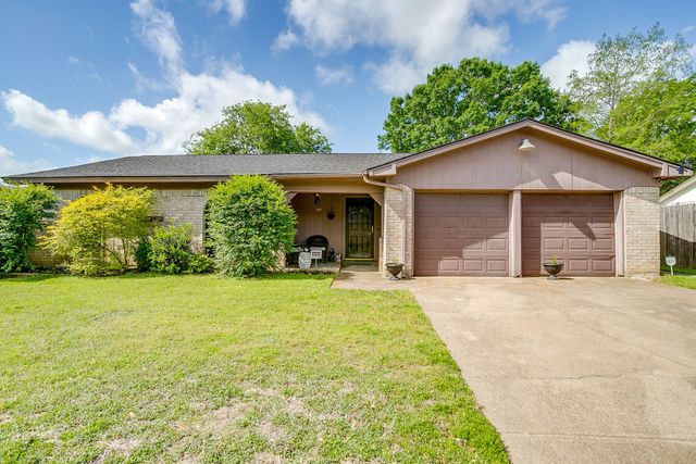 529 Jayellen Avenue, Burleson, TX 76028
