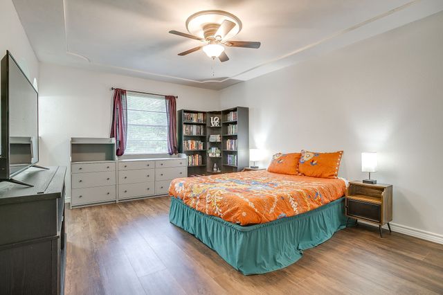 529 Jayellen Avenue, Burleson, TX 76028