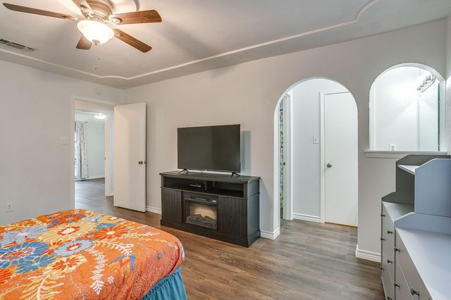 529 Jayellen Avenue, Burleson, TX 76028