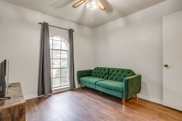 529 Jayellen Avenue, Burleson, TX 76028