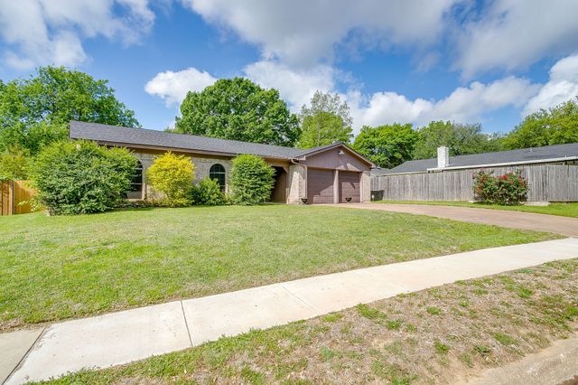 529 Jayellen Avenue, Burleson, TX 76028
