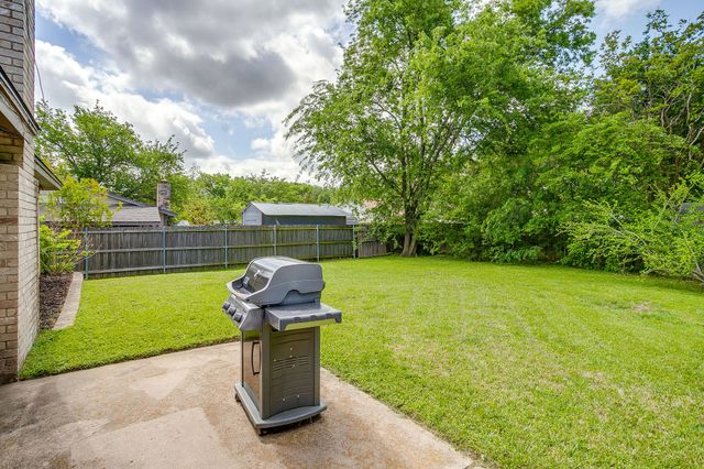 529 Jayellen Avenue, Burleson, TX 76028