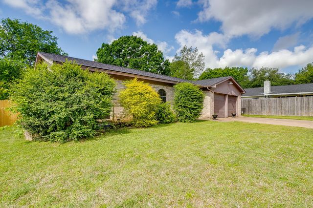 529 Jayellen Avenue, Burleson, TX 76028