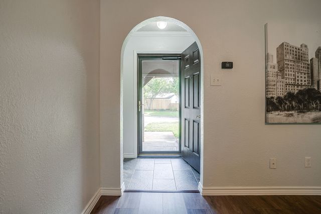 529 Jayellen Avenue, Burleson, TX 76028