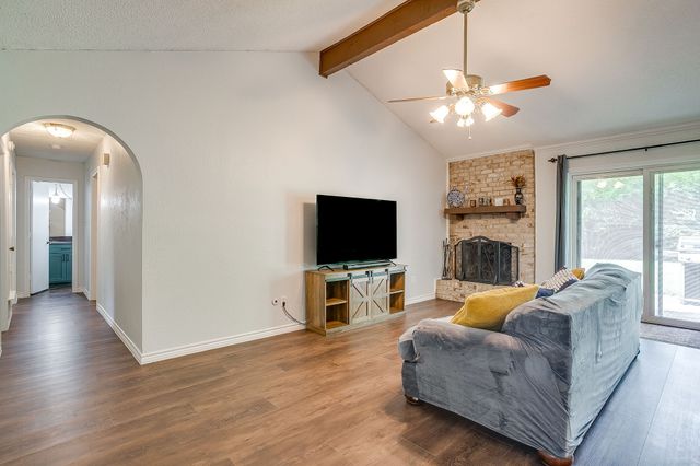 529 Jayellen Avenue, Burleson, TX 76028