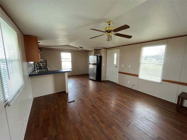 8082 Fm 697, Whitewright, TX 75491