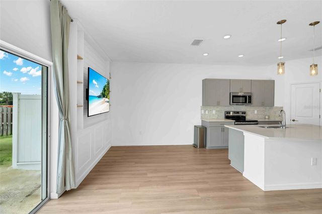 8792 WINTER BREEZE WAY, Sarasota, FL 34241